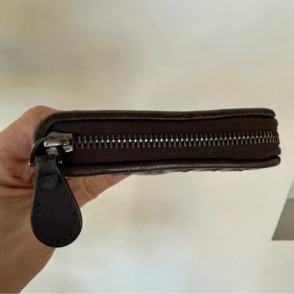 Authentic Bottega Veneta Zip Around Wallet - Picture 5 of 13